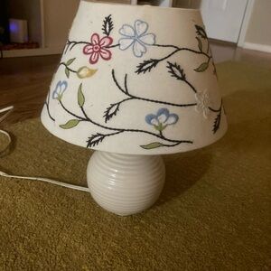 Vtg embroidery lamp